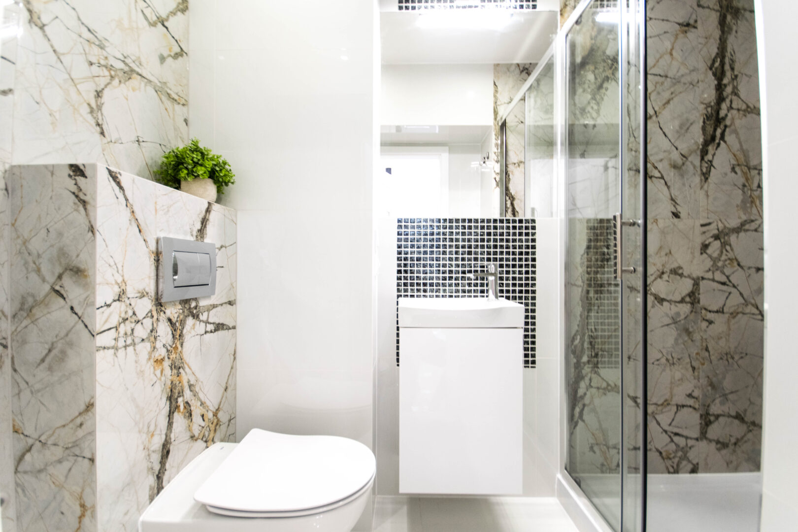 estetyczna i funkcjonalna aranżacja łazienki, piętro w domu jako inwestycja
